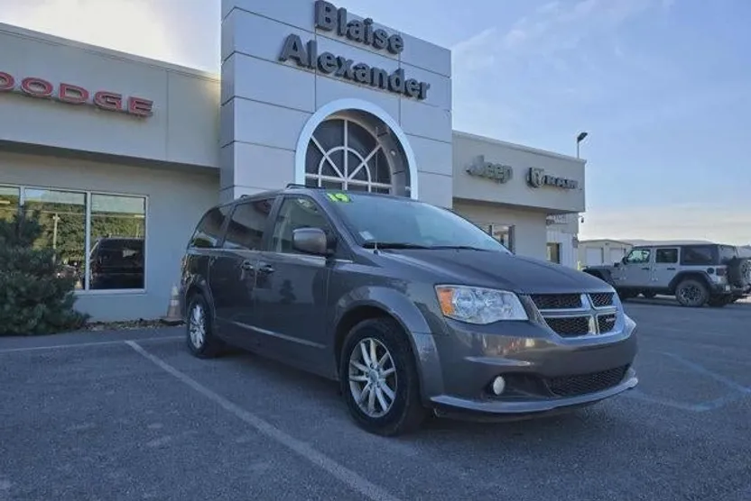 2019 Dodge Grand Caravan SXT photo 1