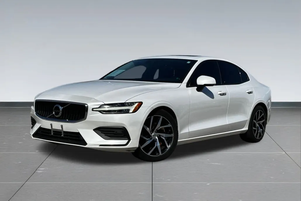 2019 Volvo S60 T6 Momentum photo 1