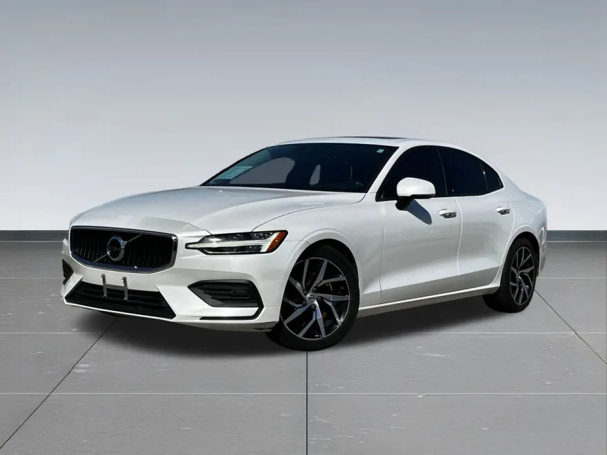 2019 Volvo S60 T6 Momentum photo 1