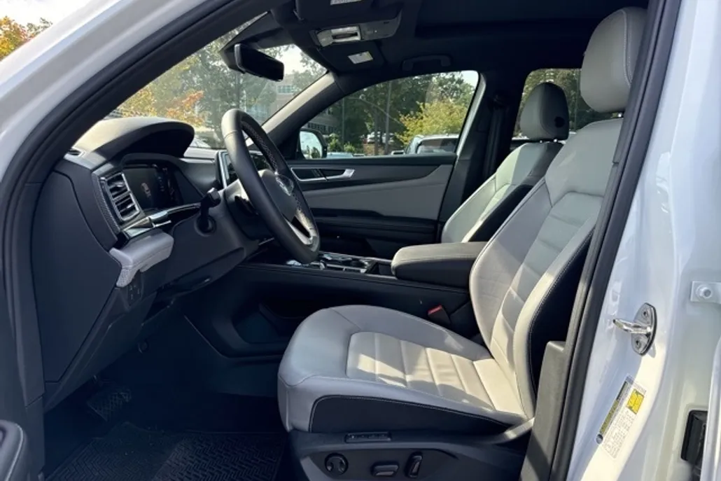 2024 Volkswagen Atlas Cross Sport SEL photo 1