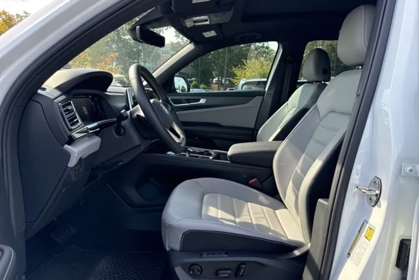 2024 Volkswagen Atlas Cross Sport SEL photo 1