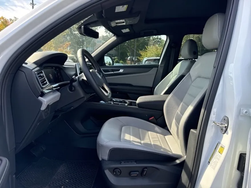 2024 Volkswagen Atlas Cross Sport SEL photo 1