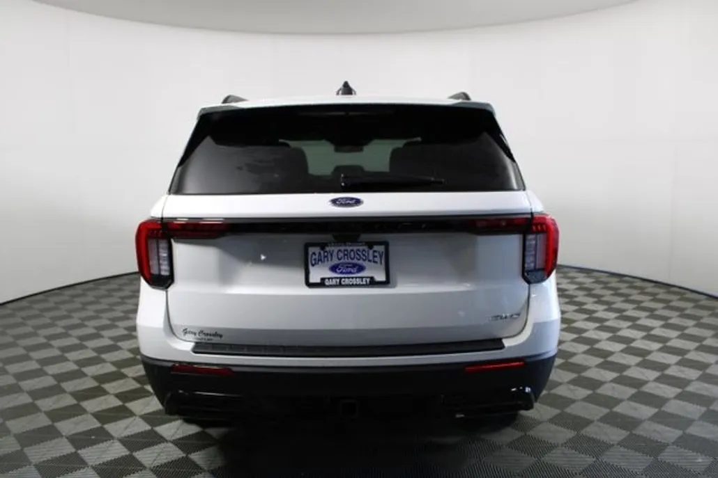 2025 Ford Explorer ST-Line photo 1