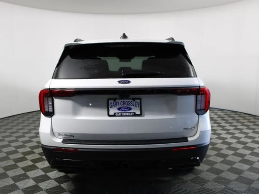 2025 Ford Explorer ST-Line photo 1