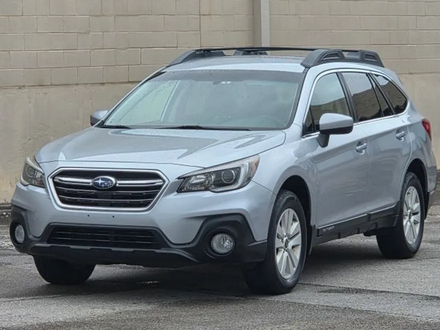 2018 Subaru Outback Premium photo 1