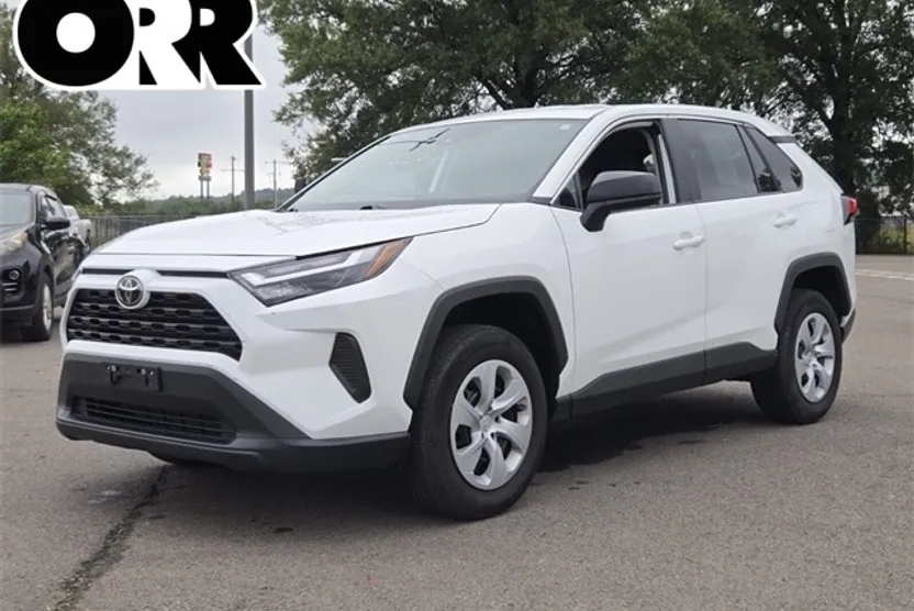 2024 Toyota RAV4 LE photo 1