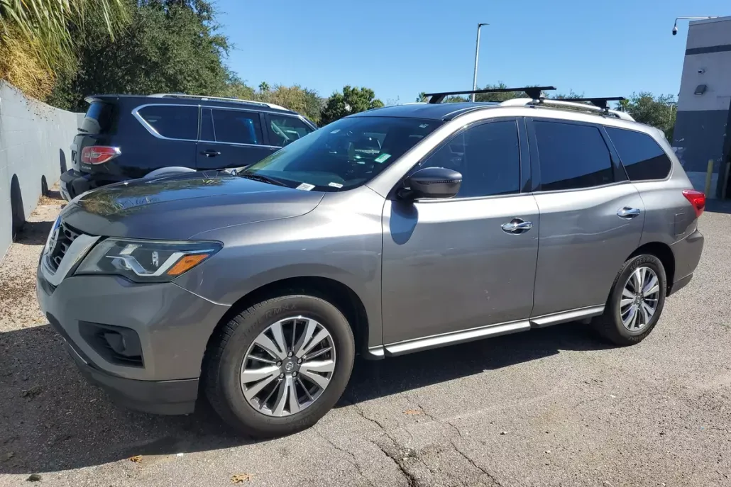 2020 Nissan Pathfinder SV photo 1