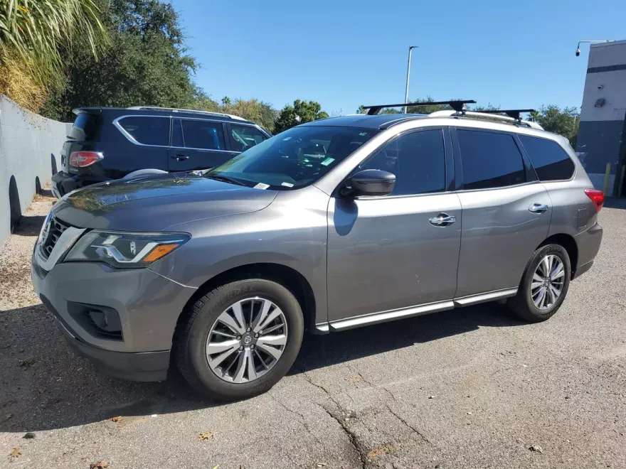 2020 Nissan Pathfinder SV photo 1