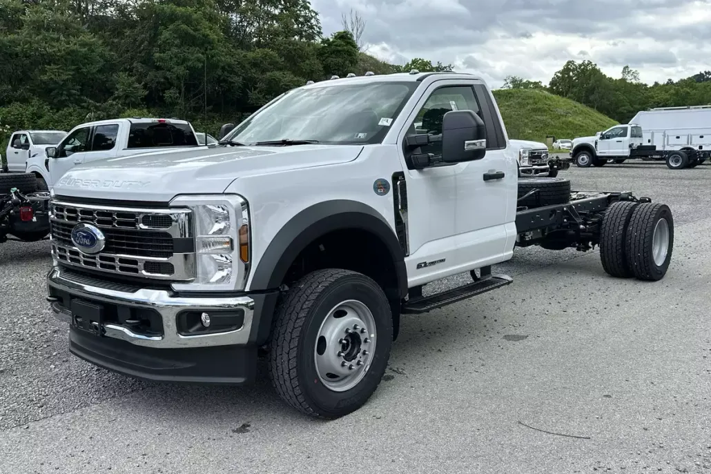 2025 Ford F-600 photo 1