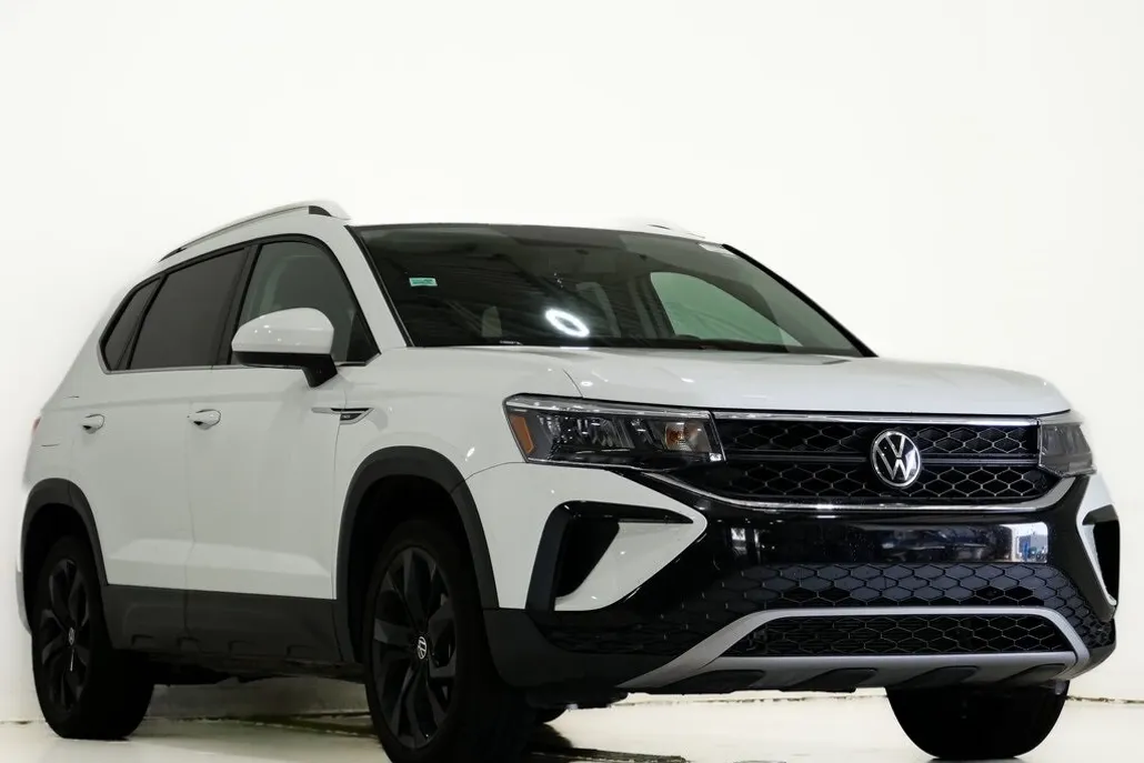 2022 Volkswagen Taos SE photo 1