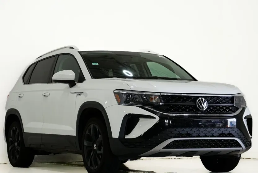 2022 Volkswagen Taos SE photo 1