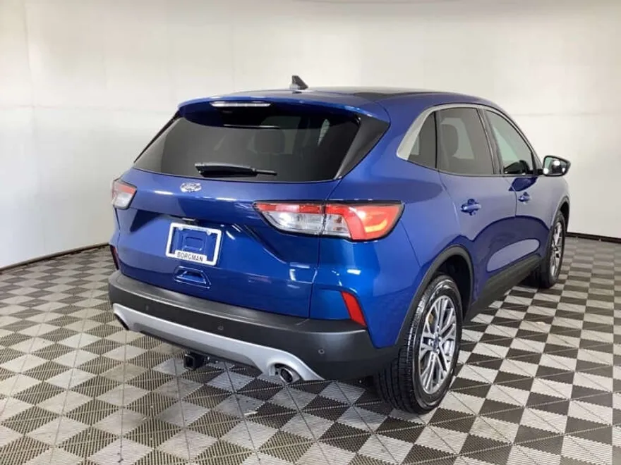 2022 Ford Escape SEL photo 1
