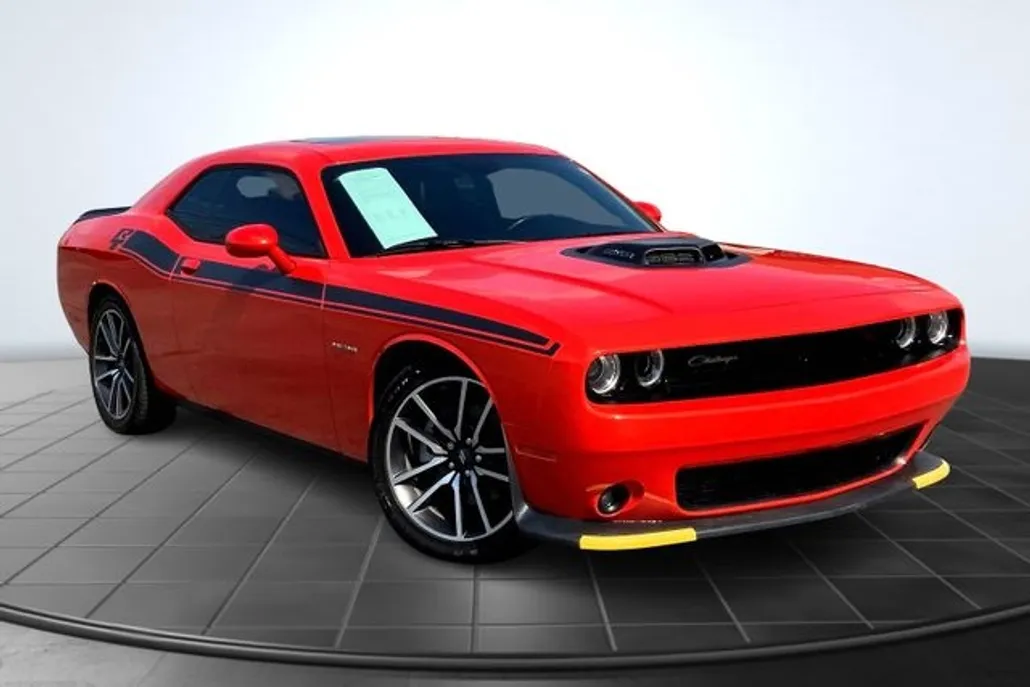 2022 Dodge Challenger R/T photo 1