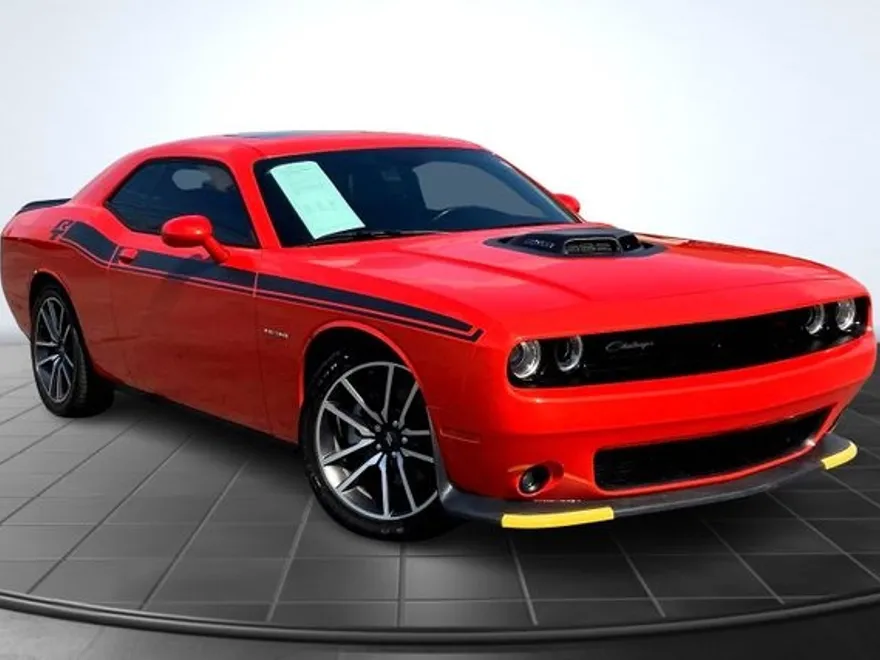 2022 Dodge Challenger R/T photo 1