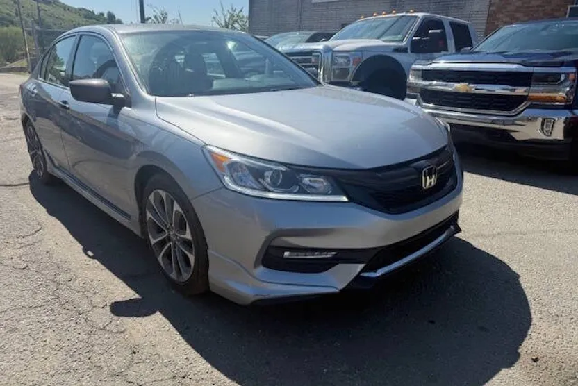 2017 Honda Accord Sport photo 1