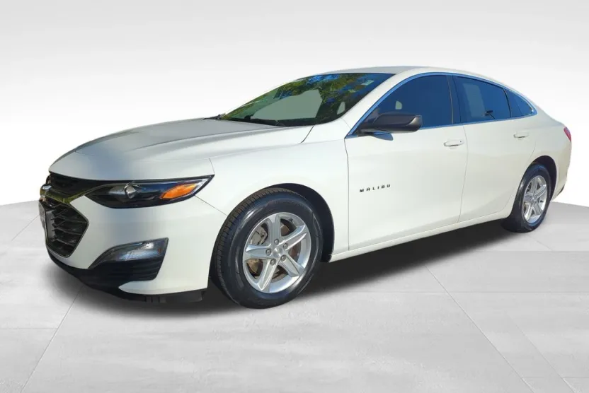 2022 Chevrolet Malibu LS photo 1