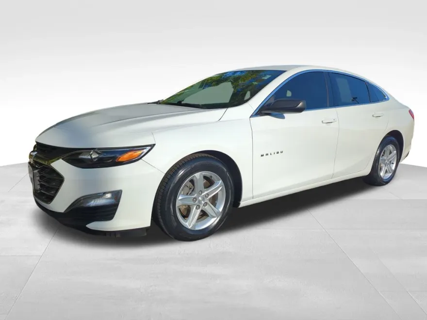 2022 Chevrolet Malibu LS photo 1
