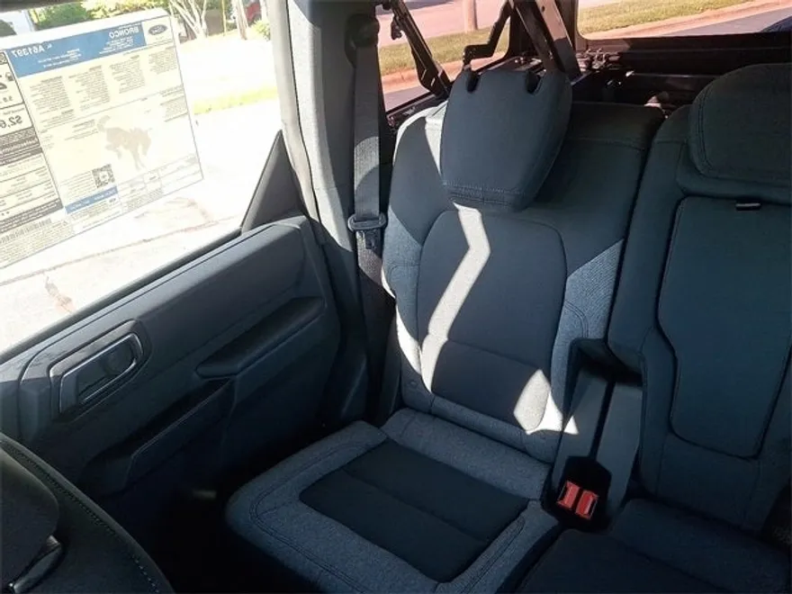 2025 Ford Bronco Base photo 12