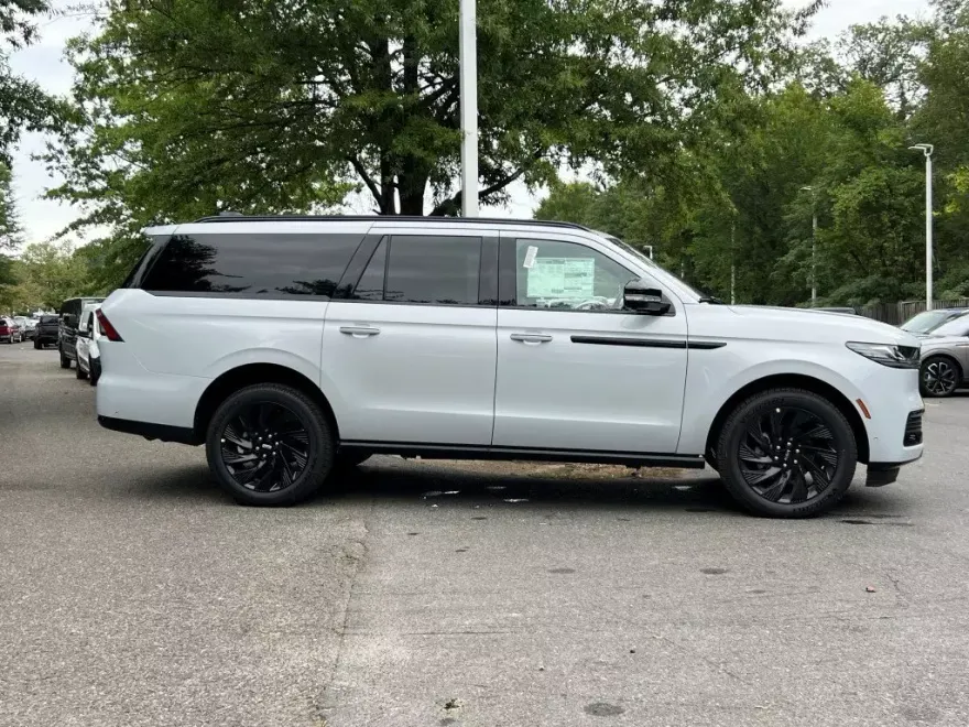 2025 Lincoln Navigator L Reserve photo 1