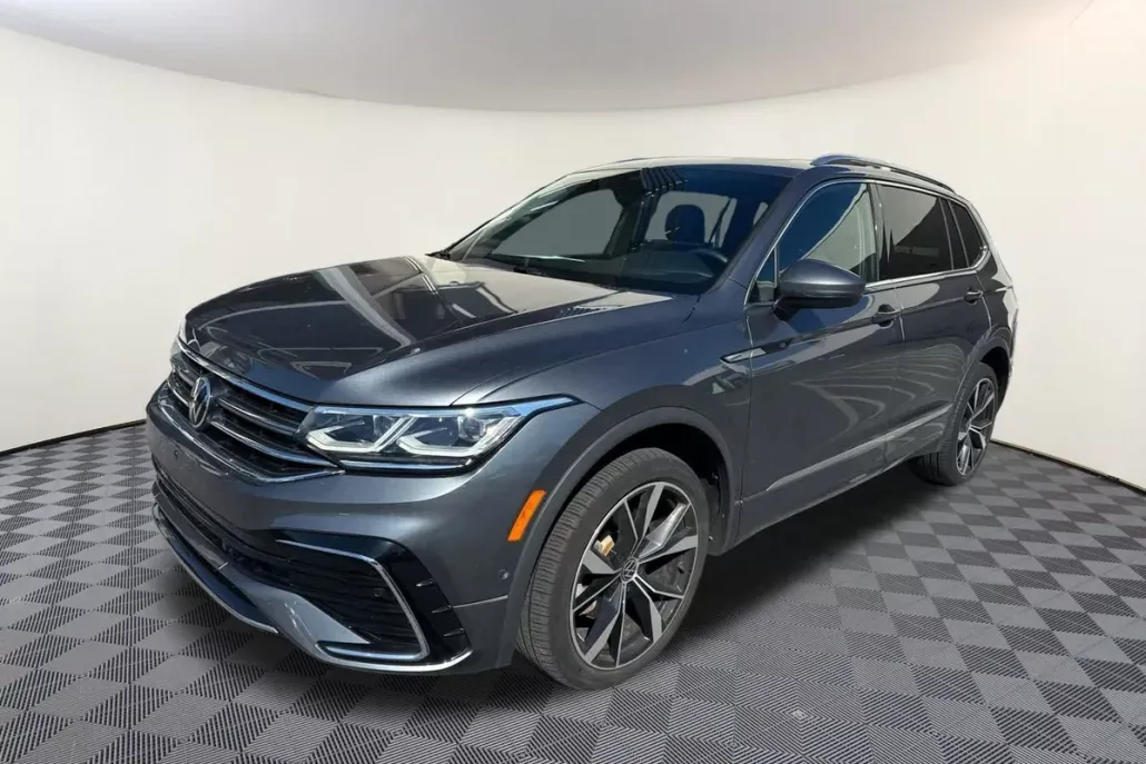 2023 Volkswagen Tiguan SEL R-Line Black photo 1