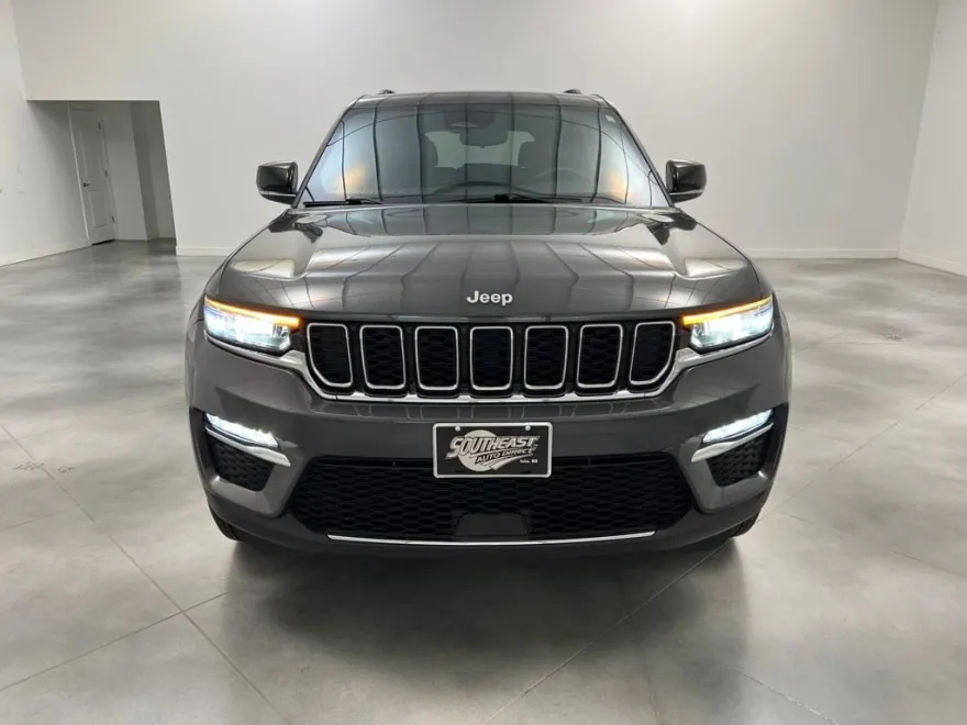 2024 Jeep Grand Cherokee Limited photo 1