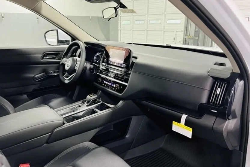 2025 Nissan Pathfinder SV photo 1