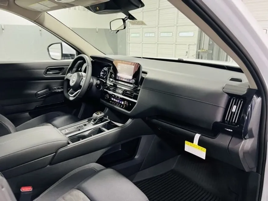 2025 Nissan Pathfinder SV photo 1