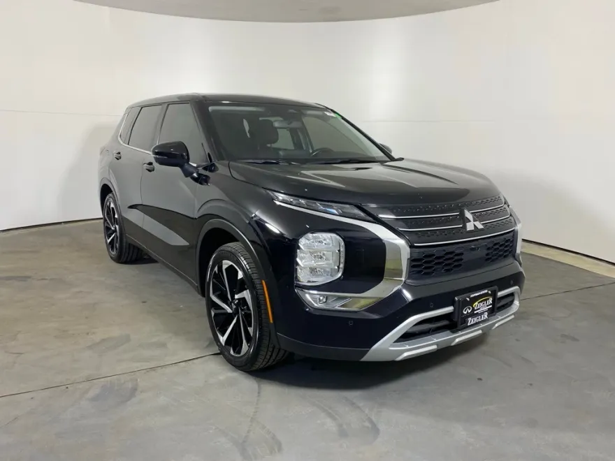 2024 Mitsubishi Outlander SE photo 1