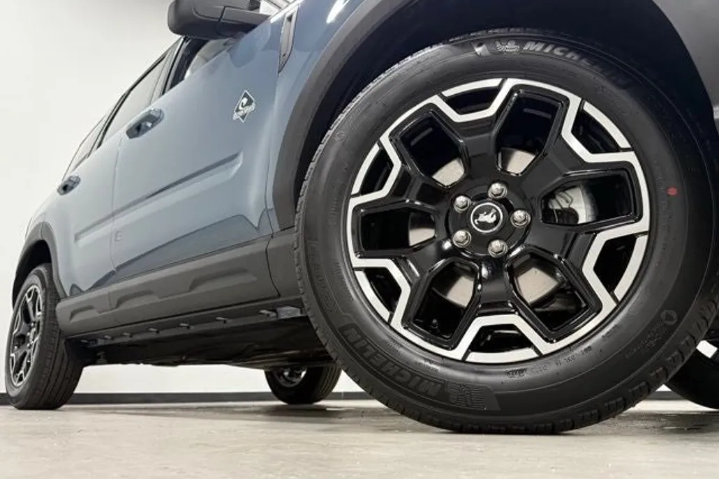 2025 Ford Bronco Sport Outer Banks photo 1