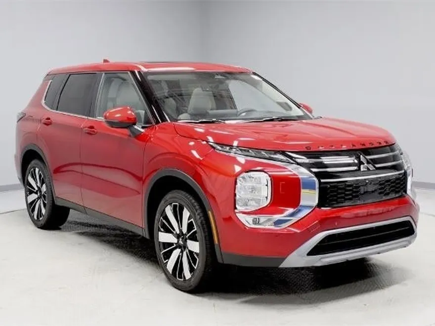 2025 Mitsubishi Outlander SE photo 1