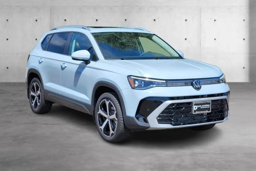 2025 Volkswagen Taos SEL photo 1