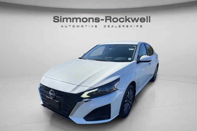 2023 Nissan Altima 2.5 SV photo 1