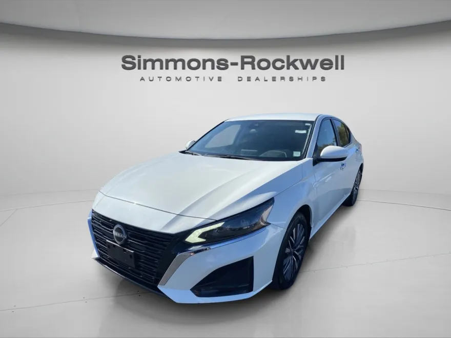 2023 Nissan Altima 2.5 SV photo 1