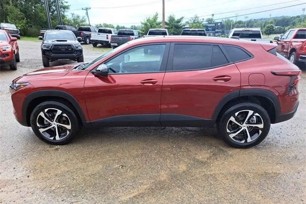 2024 Chevrolet Trax photo 1