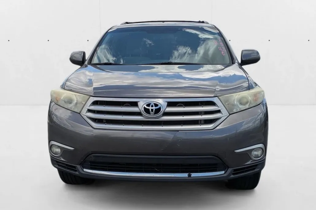 2013 Toyota Highlander Plus photo 1