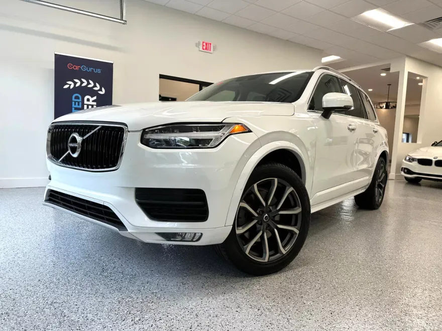 2019 Volvo XC90 T5 Momentum photo 1