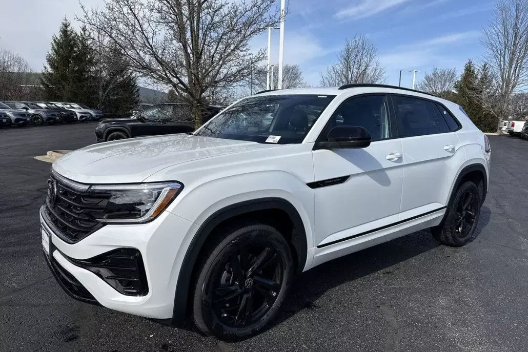 2025 Volkswagen Atlas Cross Sport SEL R-Line photo 1