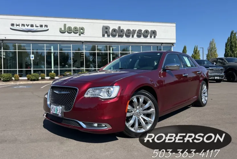 2017 Chrysler 300 C photo 1