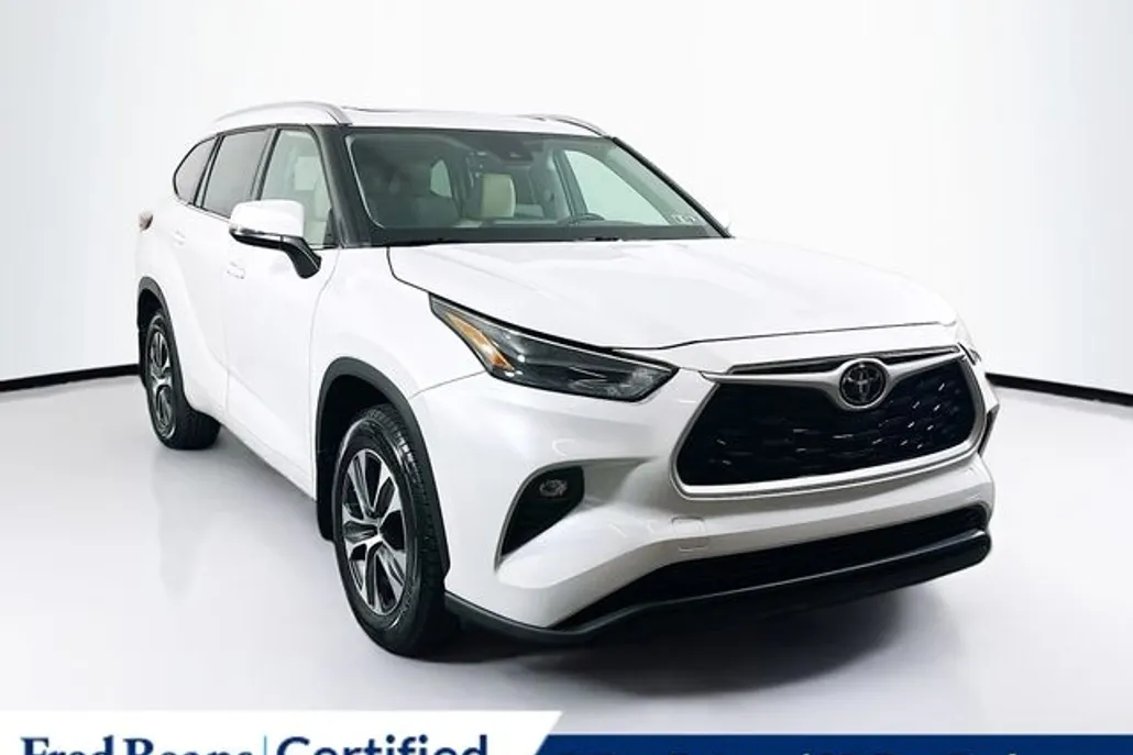 2022 Toyota Highlander XLE photo 1