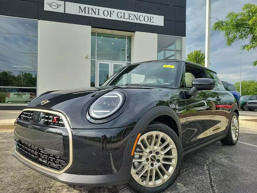 2025 Mini Cooper 2 Door Hardtop Iconic photo 1
