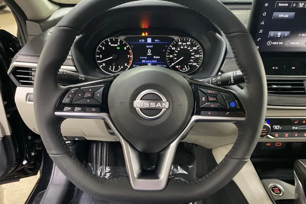 2025 Nissan Altima SL photo 1