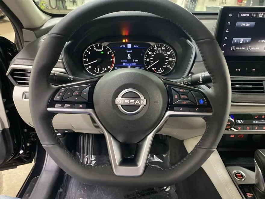2025 Nissan Altima SL photo 1