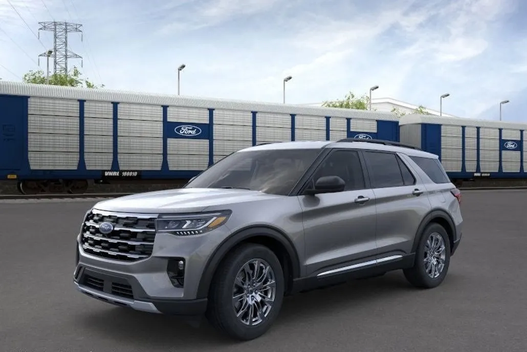 2025 Ford Explorer photo 1