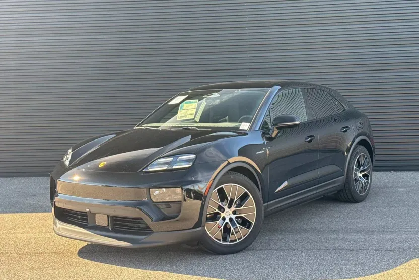 2025 Porsche Macan Electric photo 1