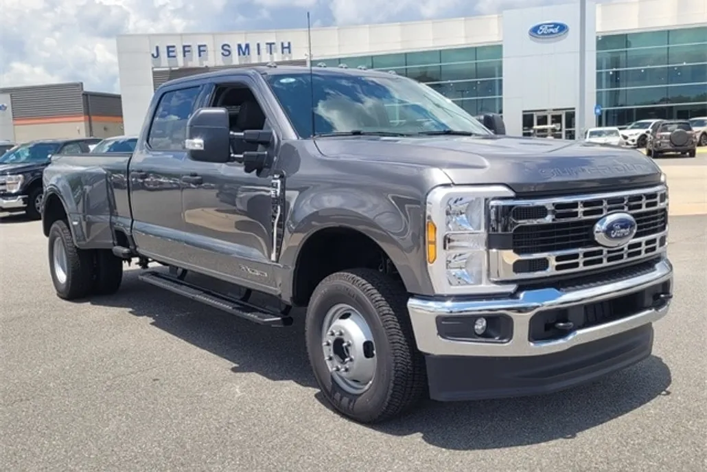 2025 Ford F-350 photo 1
