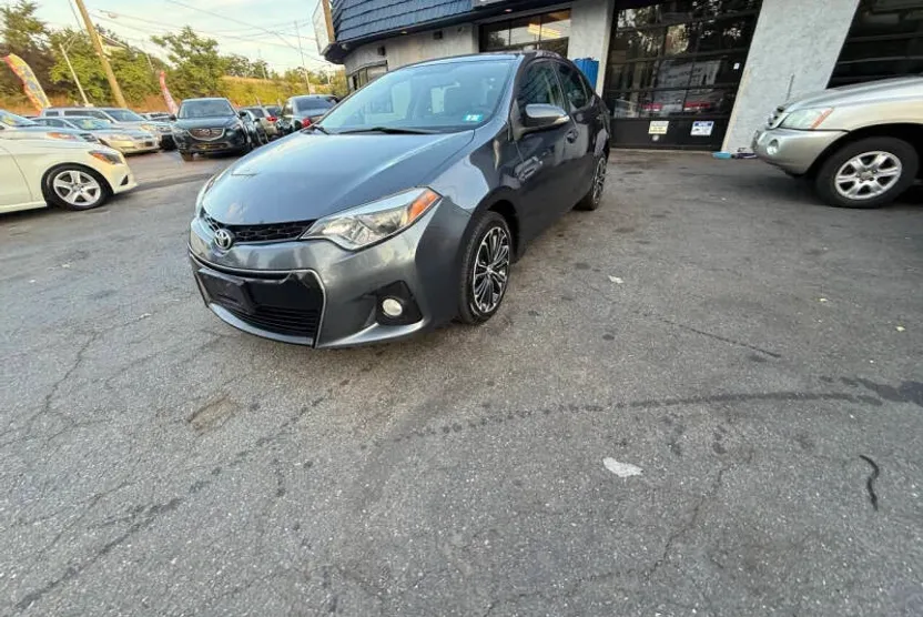 2015 Toyota Corolla S photo 1