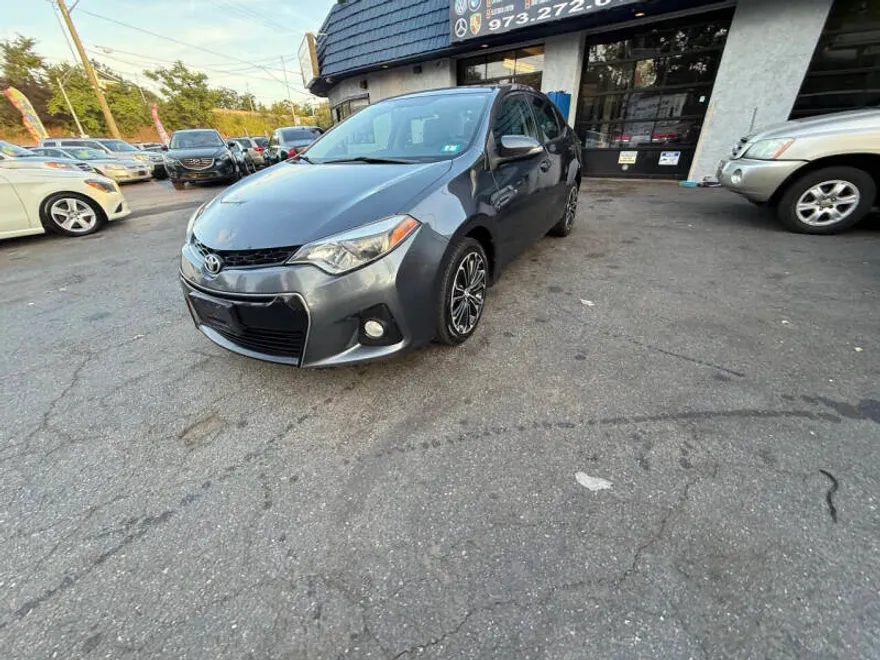 2015 Toyota Corolla S photo 1