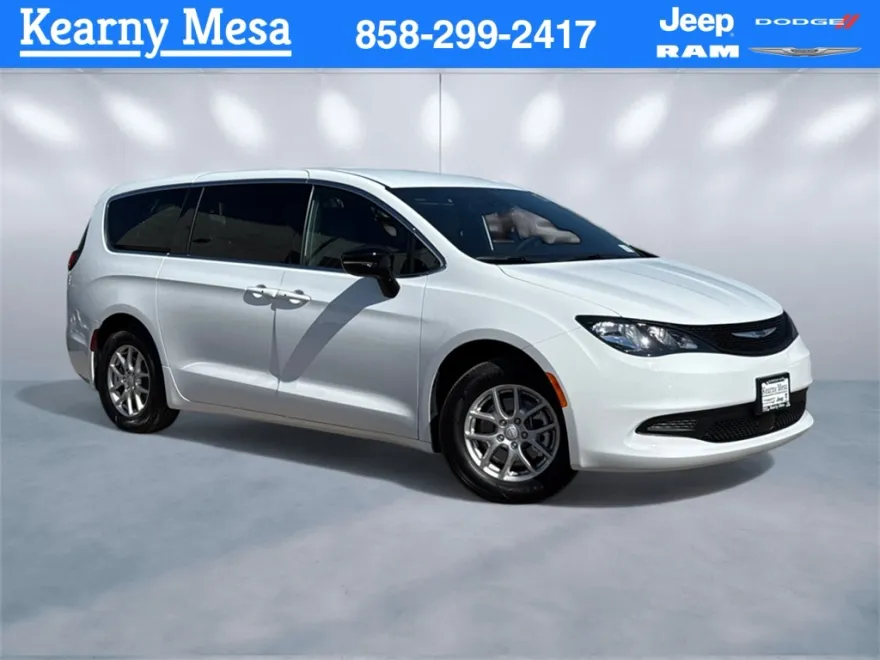 2025 Chrysler Voyager LX photo 1