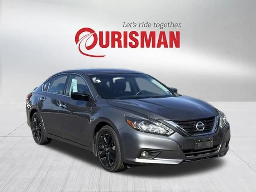 2017 Nissan Altima 2.5 SR photo 1