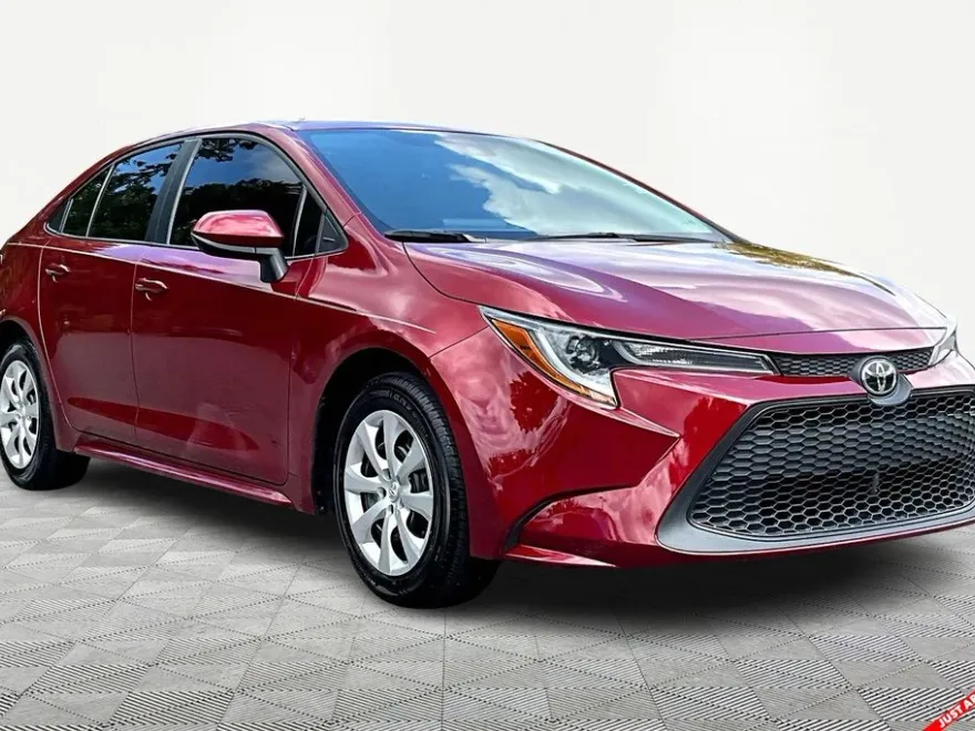 2022 Toyota Corolla LE photo 1